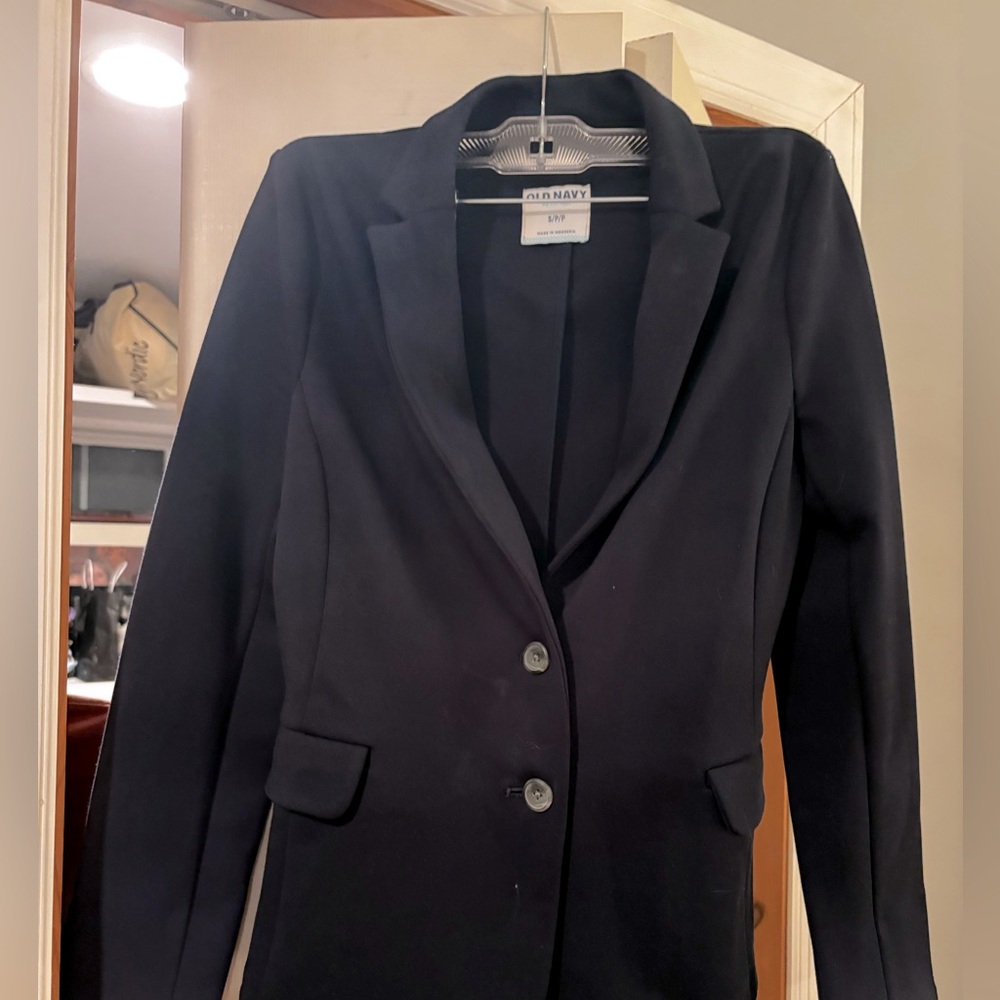 Navy blue fitted blazer